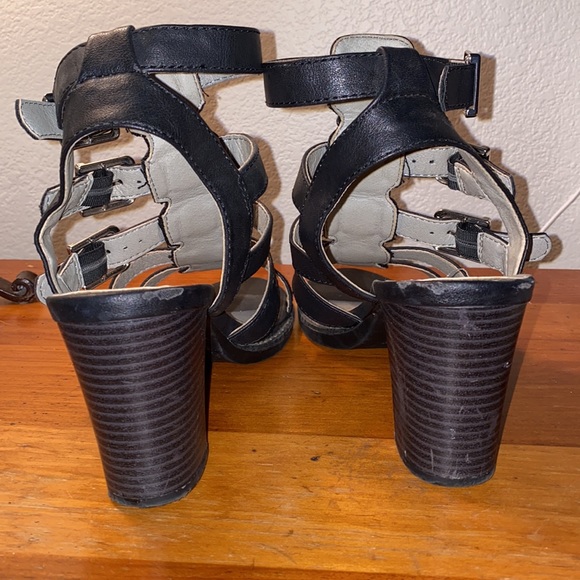 Black block heels - Picture 2 of 3